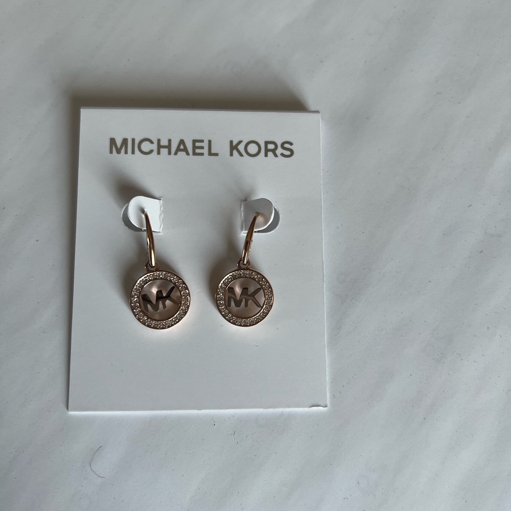 Michael Kors Rose Gold Circle Logo Earrings ✨brand new ✨ - Picture 4 of 7